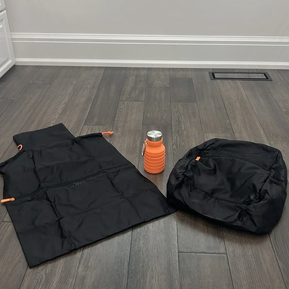 NWOT Bundle travel sack bag and backpack with compressible silicone water bottle